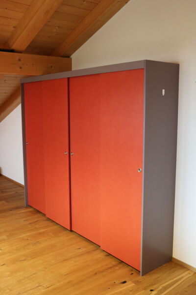 büroschrank-glatt-schiebeturen-11.jpg