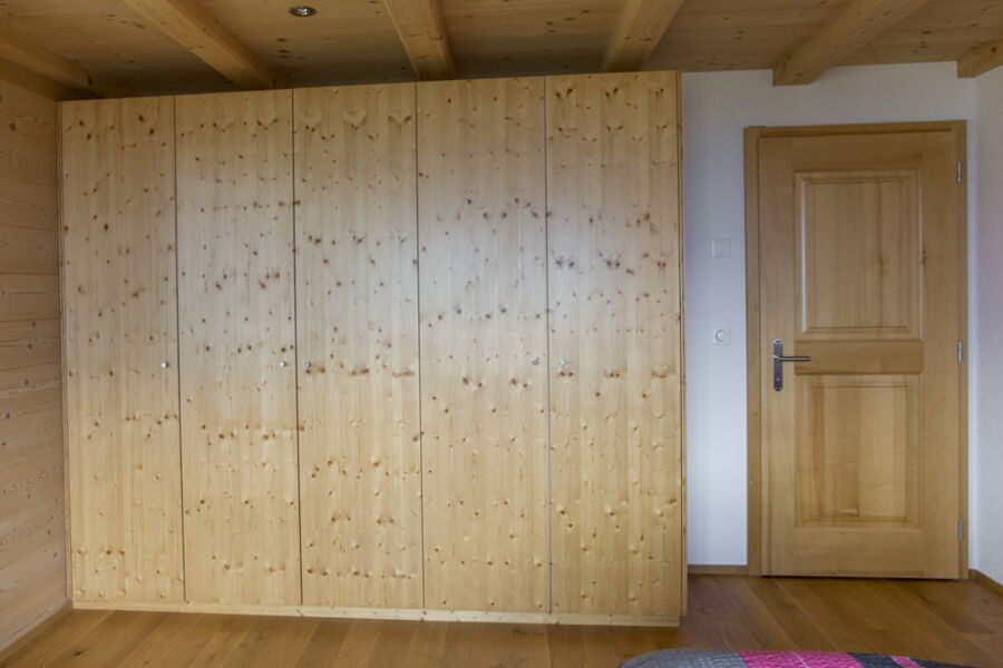 zimmerschrank-glatt-2.jpg