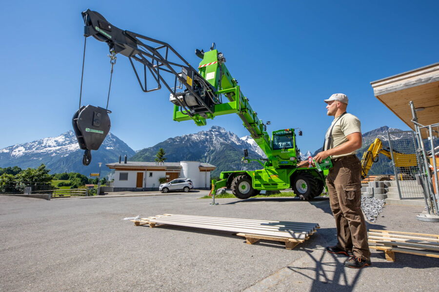 Hakenausleger mit hydraulischer Winde