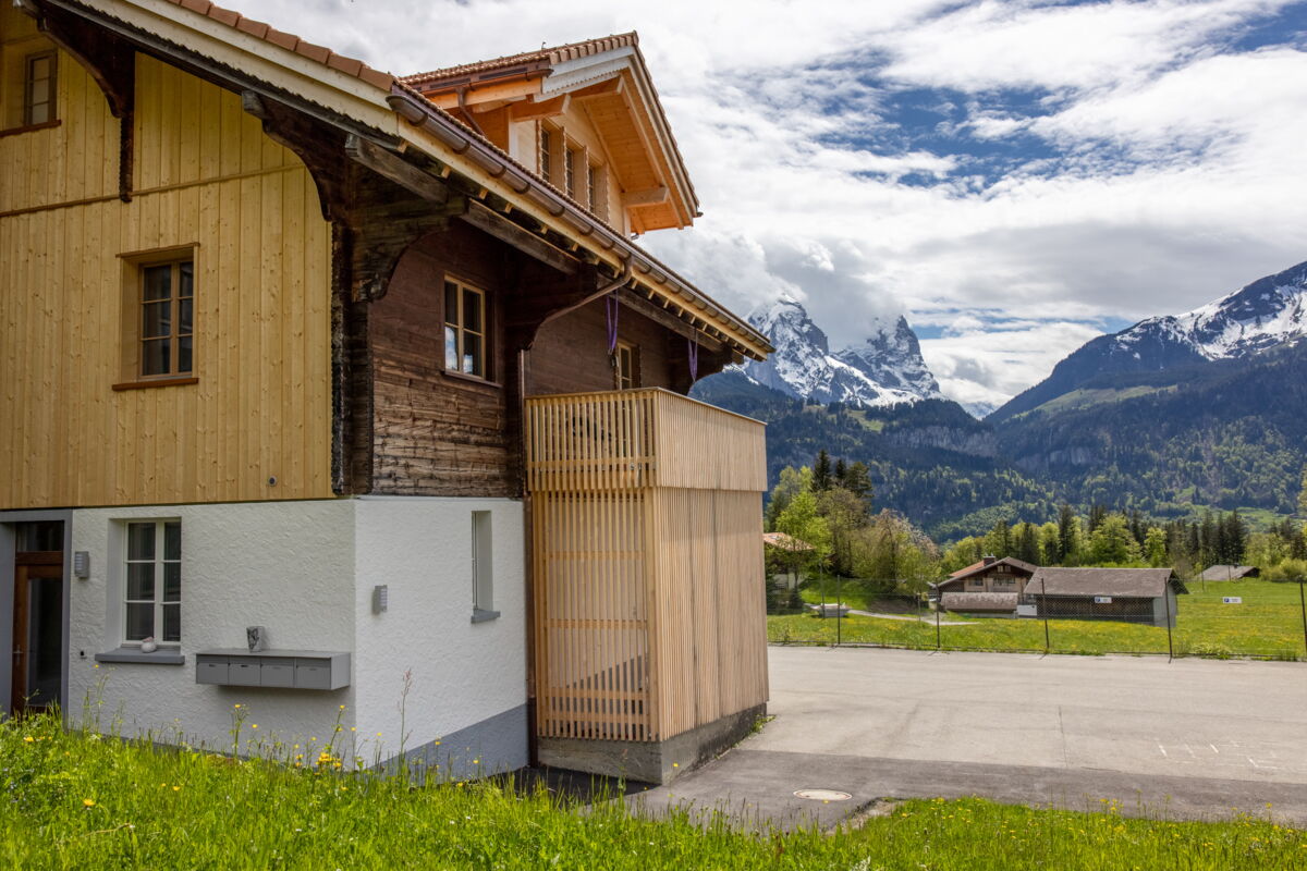 Renovierte Holzfassade